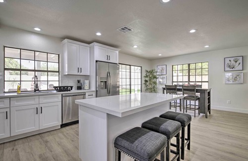 Glendale Cottage | Hot Tub! Family-friendly Home, 8 Mi to Westgate