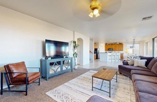 Laveen Village House | Hot Tub & Game Room: Poolside Paradise in Phoenix!