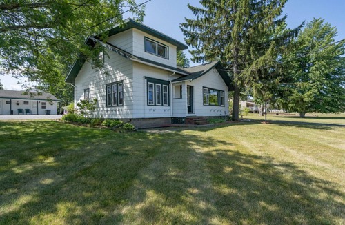 Clayton House | House at K's Motel with majestic views of St. Lawrence River
