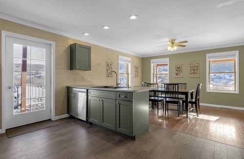 Great Valley Cabin | Immersive Mountain Views : Ellicottville, Holiday Valley. Fireplace, King Beds.