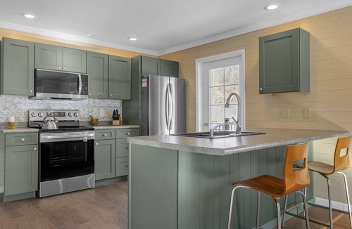 Great Valley Cabin | Immersive Mountain Views : Ellicottville, Holiday Valley. Fireplace, King Beds.