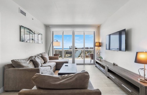 Hallandale Beach Apartment | ★ Intracoastal Dream Stay/Stylish 2BR with Spectacular Views-25 min to FIFA!