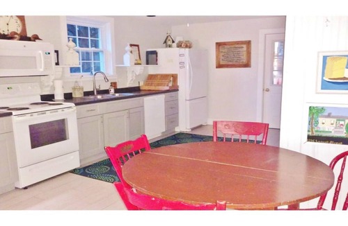 Town of Benton House | Lakeholme.Relax and Renew on Seneca Lake in the Finger Lakes NY. Lovely spot