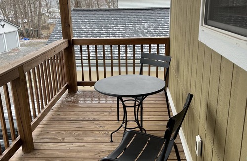 Town of Richmond Apartment | Lakeside Studio Apartment steps from lake. Private Beach and Park