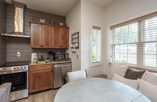 Eatonton Apartment | Lakeview Retreat at Cuscowilla, Resort-Style Living on Lake Oconee