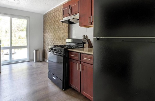 Greenbelt Apartment | Landing | Chic 1BD, Pool, Gym