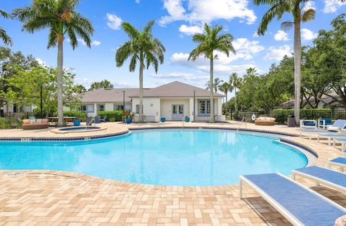 Fruitville Apartment | Landing | Chic 2BD, Gym, Clubhouse
