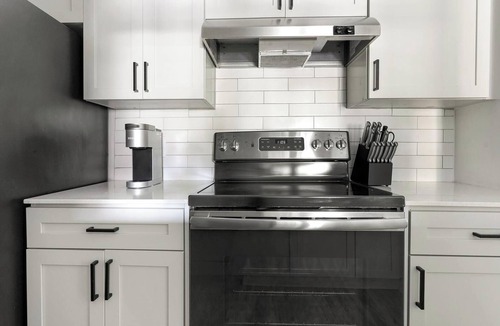 Fruitville Apartment | Landing | Stylish 2BD, Clubhouse, Gym