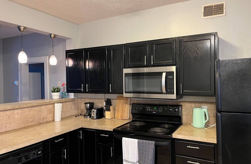 Summit - University Apartment | Light filled 2-bedroom apartment near Saint Paul Downtown