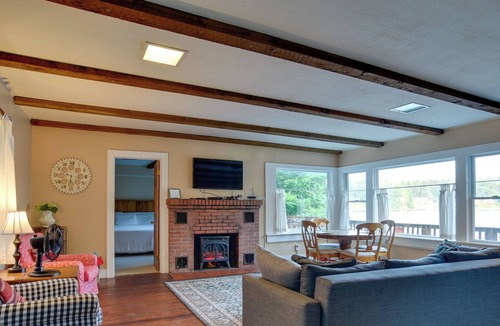 Scottsburg Cottage | Loon Lake Hideaway w/ Kayaks & Fishing Gear!