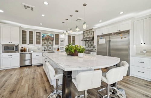 La Tierra Estates House | Lux Oasis + Heated Pool + Golf Sim + Pickleball court