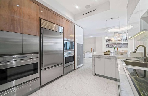 Bal Harbour Condo | Luxury 5 Stars – Oceanfront Stay for 4 w/World-class Amenities