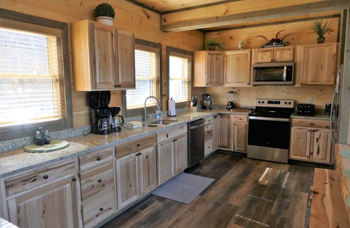Chalet Village North Cabin | Luxury 6BR Cabin, Indoor Heated Pool, Theater Room, Mt. LeConte Views, Sleeps 18