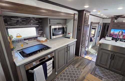 Palm Springs House | Luxury Glamping Oasis: Superstition Mtns, Views & Nearby Lakes