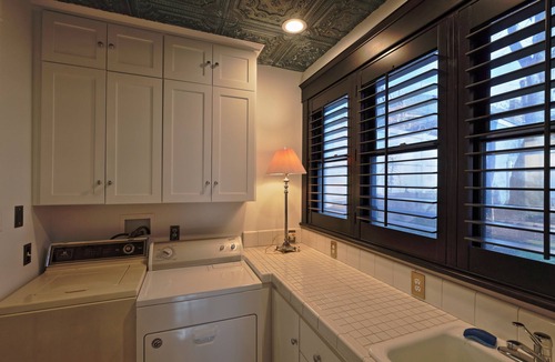 Capitol Hill House | Luxury Historic Downtown Home + Hot Tub + 3GB Fiber Wi-Fi