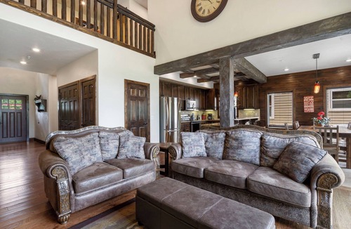 Lampe House | Luxury Lakefront Villa Best Lake View 2 Pools Free Amenities Close to Dogwood