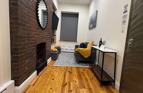 Upper Manhattan Apartment | Modern Brownstone Private 1-Bedroom Apartment, 20 mins to Times Square