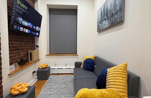 Upper Manhattan Apartment | Modern Brownstone Private 1-Bedroom Apartment, 20 mins to Times Square