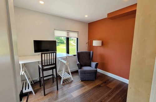 Lyndhurst House | Modern Home on 36 Private Acres | Dark Skies & Stargazing | Rideau Lakes