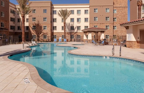 Gilbert Apartment | Modern Studio in Phoenix | Hot Tub + Outdoor Pool + 24 Hour Business Center