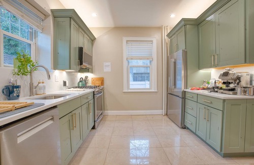 Prospect Lefferts Gardens House | Near Prospect Park, Comfy King Beds, Nice Outdoor Space, Free Parking EV Charger