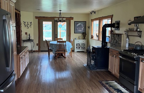 Ninilchik House | Nestled between Ninilchik and Deep Creek Rivers. 5 minutes from Cook Inlet