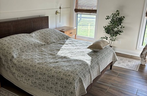 Rutland House | New 2-bedroom farmhouse on 23 acres of pasture, part of a working horse farm.