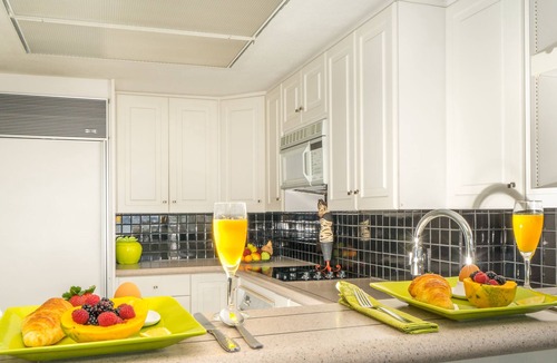 Waikiki Condo | New Decor! Oceanfront, Yacht Harbor, Luxury, Friday Fireworks front row, FAB!