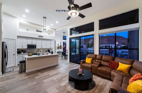 Arrowhead Lakes House | New Lakefront w/Free Boat & Pool & Massage Chair & Near State Farm Stadium