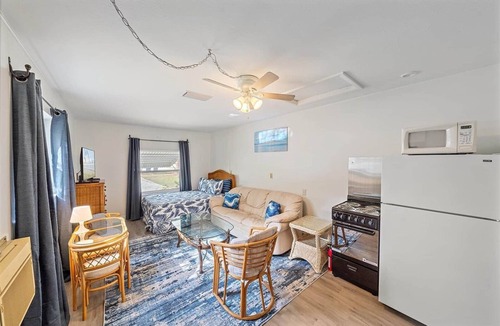 Laurel House | New Listing! Coconut Corner 3 Min From Beach