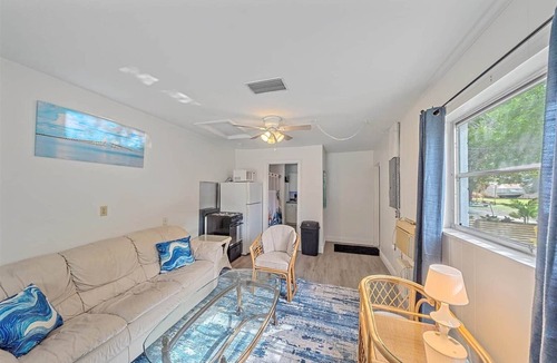 Laurel House | New Listing! Coconut Corner 3 Min From Beach