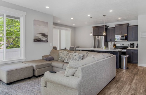 Millcreek House | New Modern Twin Home, Pet Friendly, Close to Airport, Downtown, Resorts and more