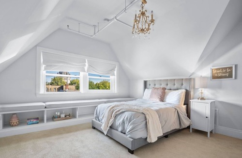 Summit - University Hotel | New Victorian Mansion Bed & Breakfast