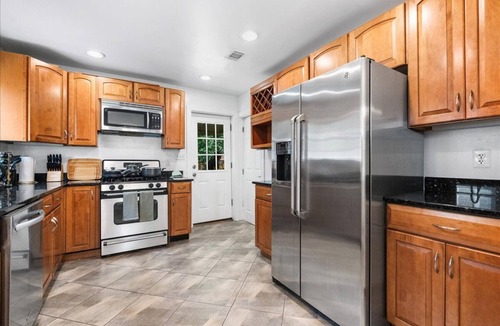 Lyon Park House | Newly active beautiful 5-bedroom house in a prime location near DC