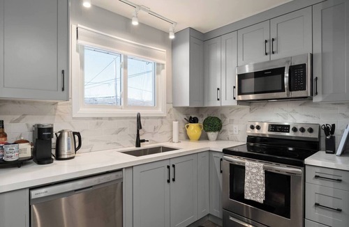 Amherstview House | Newly Renovated 3BR in Kingston’s Desirable West End | The Yellow Door Retreat