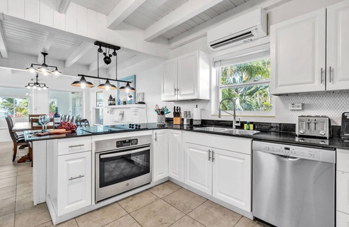 Marathon House | Ocean Panorama w private pool, huge yard, fire pit, kayaks, SUPs
