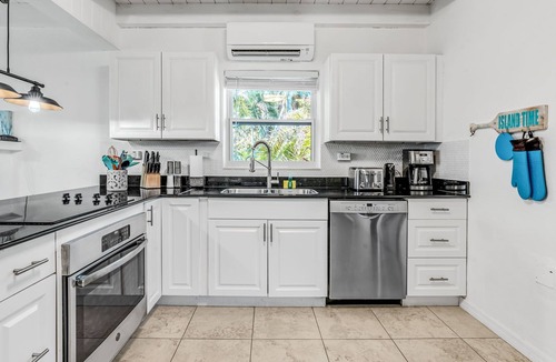 Marathon House | Ocean Panorama w private pool, huge yard, fire pit, kayaks, SUPs