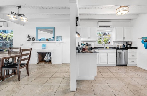 Marathon House | Ocean Panorama w private pool, huge yard, fire pit, kayaks, SUPs