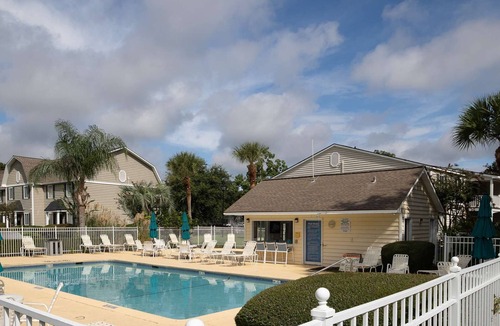 Demere Park Condo | Ocean Walk-4 bed/2 bath condo with pools, gym, tennis & 3 min drive to beach!