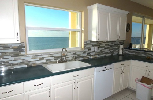 Marathon House | Oceanfront 4 bedroom, 3 Bath House, Private Pool and Deep Water Concrete Dock!