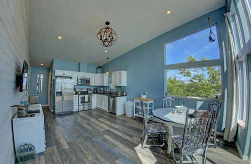 Homer Apartment | Oceanfront Luxury Apartment Overlooking Kachemak Bay and Homer Spit!