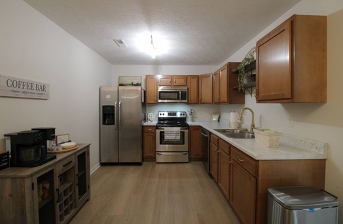 Dry Ridge Apartment | Olive Tree Oasis - 10 Minutes to the Ark!