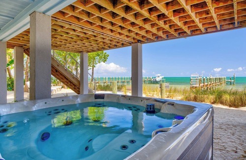 Marathon House | P04 - Beach Front Estate with Pool and 6 bedrooms