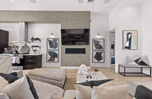 Arcadia Lite Villa | Palmera | Pool, Hot Tub, Cabana, Outdoor Kitchen, Fire Pit | Near Old Town Scottsdale