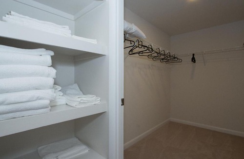 Aurora Highlands Apartment | Pentagon City Luxury Apartment