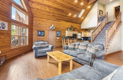 Lampe Cabin | Perfect Family Lakefront Getaway Near Dogwood Canyon Boat Dock Pools Free Amenities