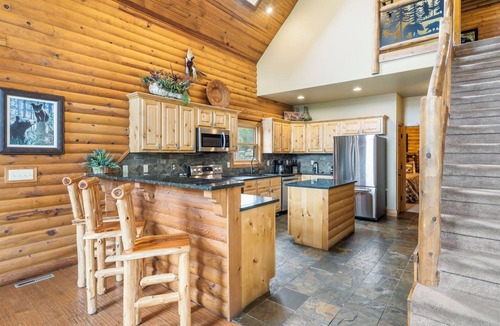 Lampe Cabin | Perfect Family Lakefront Getaway Near Dogwood Canyon Boat Dock Pools Free Amenities