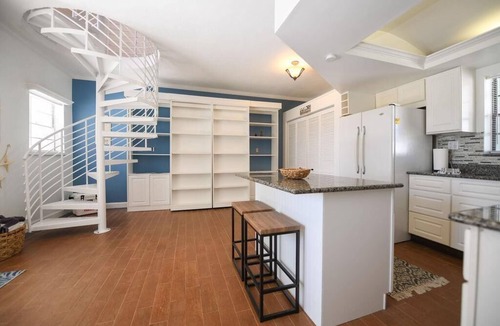 Venetian Shores House | Pet Friendly 3 Bedroom in Venetian Shores Sleeps 6