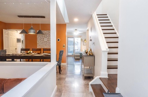 Annapolis Apartment | Pet-Friendly Beach Getaway, Relax by the Bay!