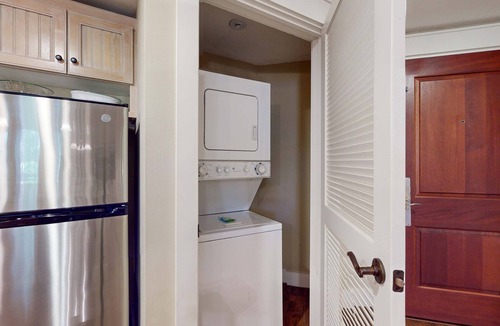 Baytowne Wharf Condo | Pilot House getaway steps to shops & dining with pool & fitness center